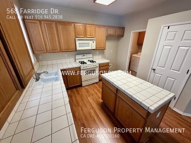 Building Photo - 568 Farridge Dr