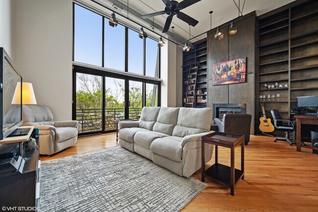 Building Photo - 2012 W St Paul Ave