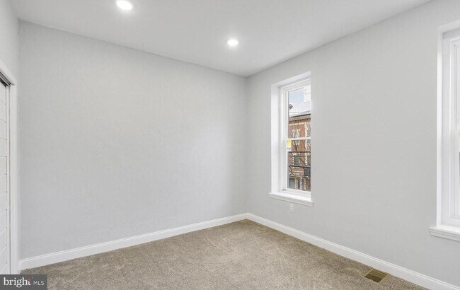 Building Photo - 654 N 36th St