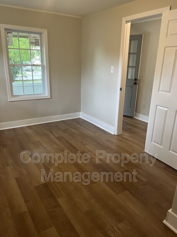 Foto del edificio - 3445 Ellis Ave SW