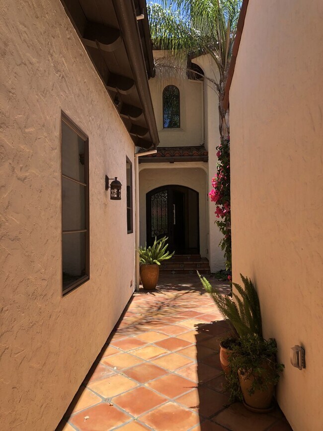 Building Photo - LUXURY LIVING IN  WILLOW GLEN - OVER 3400 ...