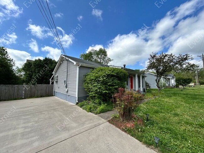 Building Photo - 637 Blake Moore Dr