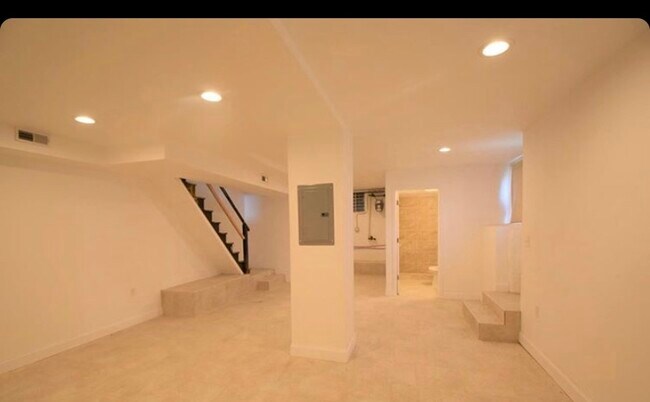 Foto del edificio - 431 E Woodlawn St