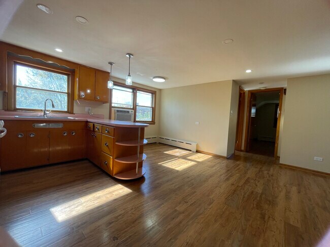 Building Photo - 2417 9th Pky