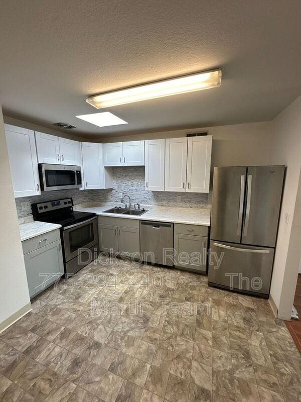 Building Photo - 1005 Baywood Dr