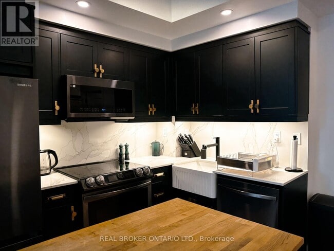 Building Photo - 15 Bruyeres Mews