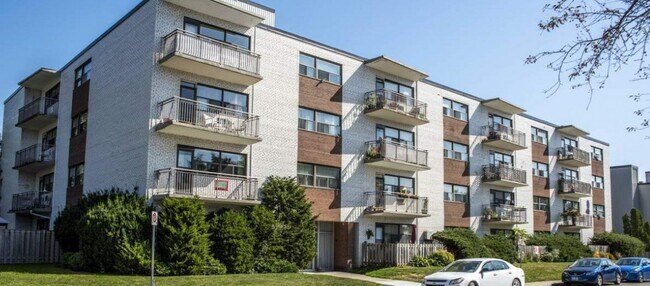 Photo du bâtiment - 14, 16 Westdale Drive
