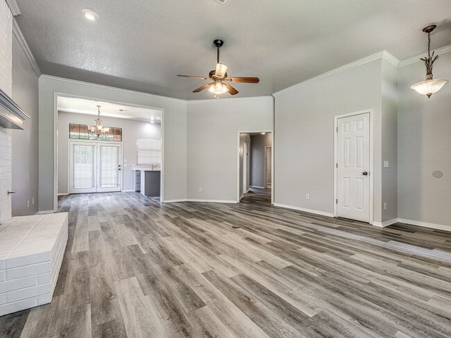 Building Photo - Beautifully remodeled home in Edmond + Edm...