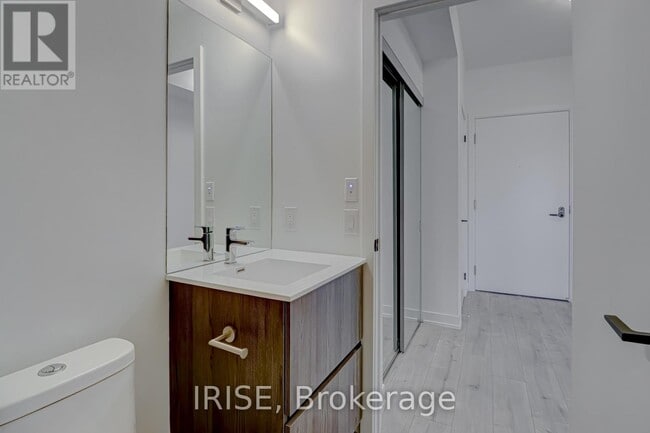 Building Photo - 220-220 Missinnihe Way