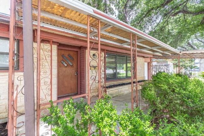 Foto del edificio - 422 Sandalwood Ln
