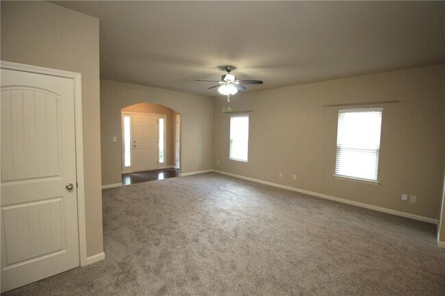 Foto del edificio - 1317 Castleberry Dr