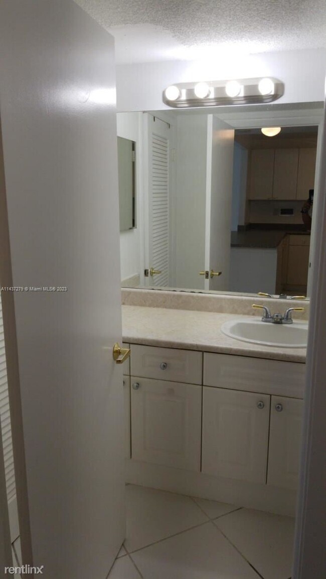 Foto del edificio - Studio, 1 bath Condo - 2301 Collins Ave Ap...