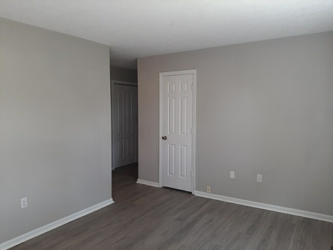 Foto del edificio - 302 Molloy Ct