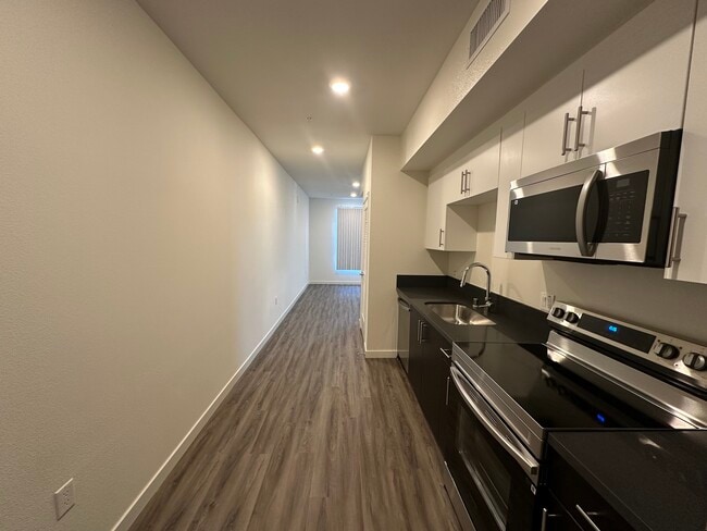 Vista de la cocina/entrada del estudio - Cloud Nine