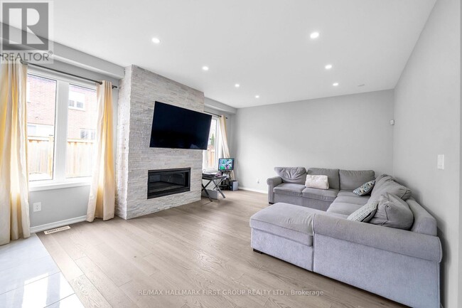 Building Photo - 2554 Stallion Dr