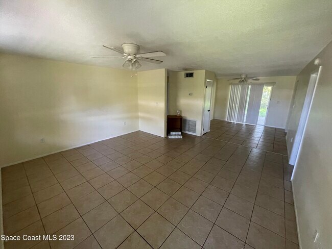 Foto del edificio - 897 Levitt Pkwy