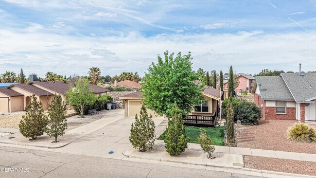 Building Photo - 5733 Saplinas Rd