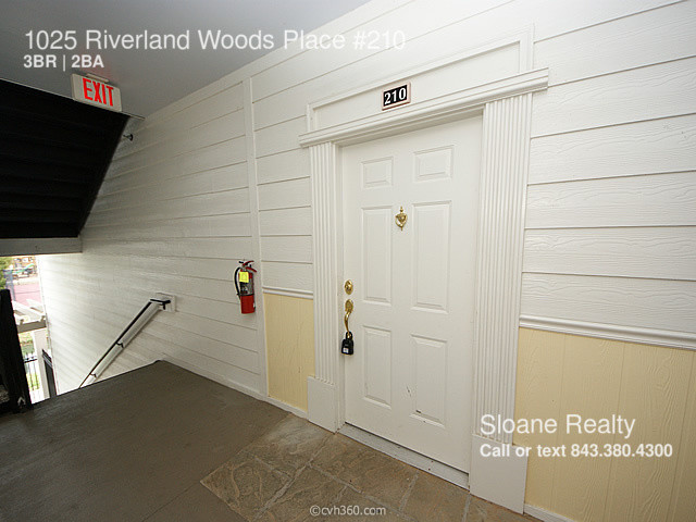 Foto del edificio - 1025 Riverland Woods Pl