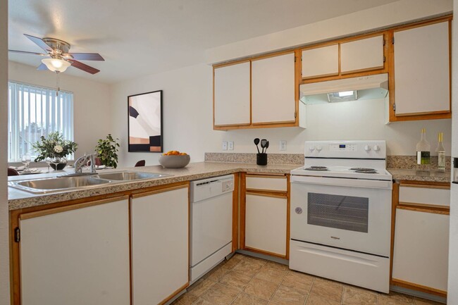 Building Photo - 2 Bedroom 1 Bath