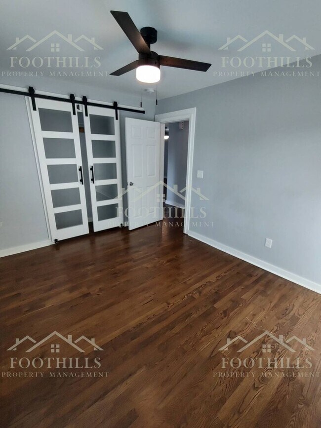 Foto del edificio - 2-Bedroom Home with Appliances and Flat Ba...