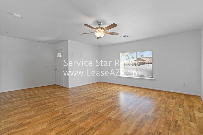 Foto del edificio - 2140 E Wildermuth Ave