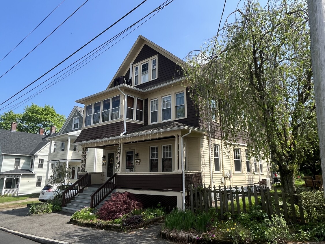 18 Clarkson St, Ansonia, CT 06401 Room for Rent in Ansonia, CT