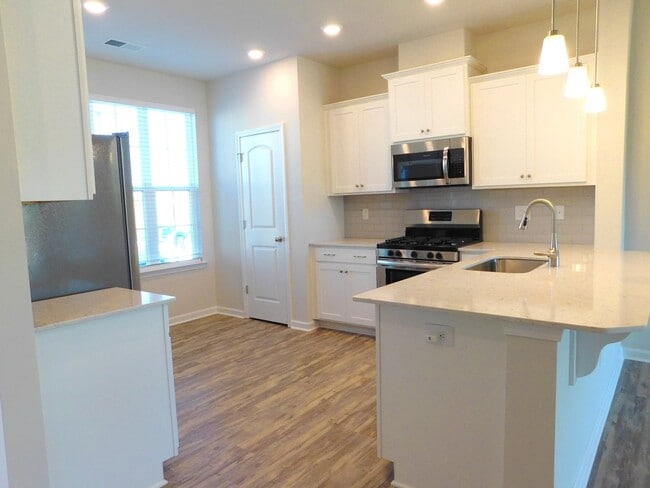 Building Photo - Luxury Townhome In Rea Farms Near Waverly!...