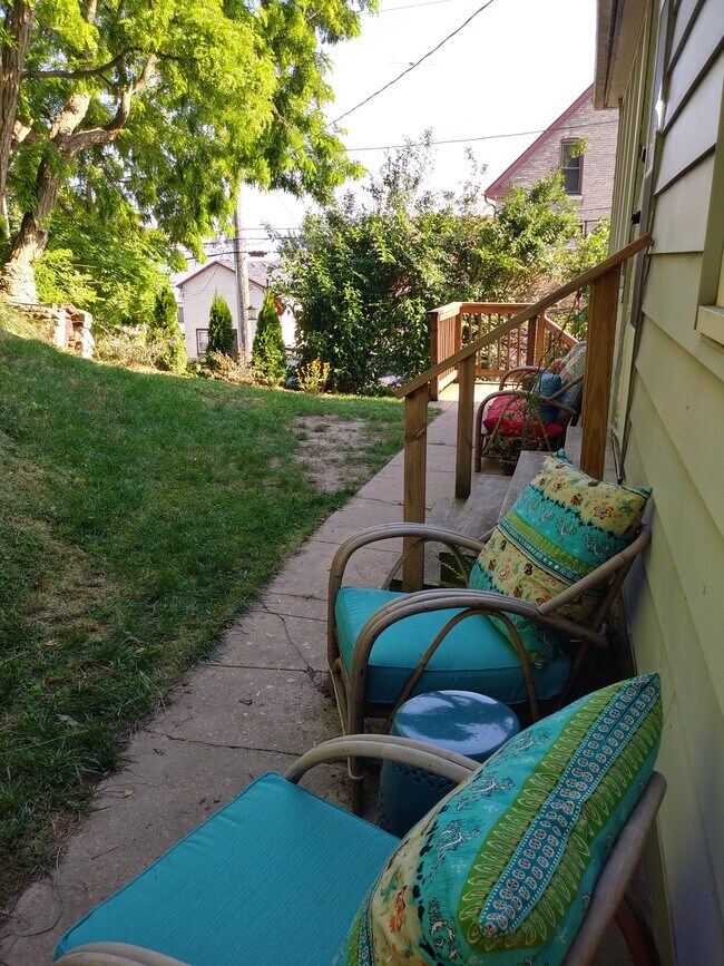 small private backyard - 228 E Jackson St