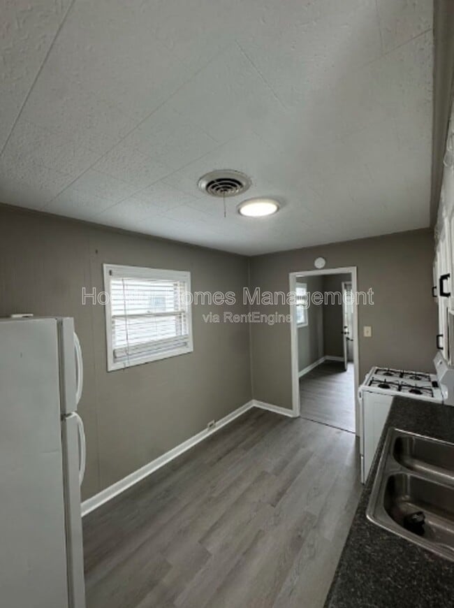 Foto del edificio - 1023 E Dixon St