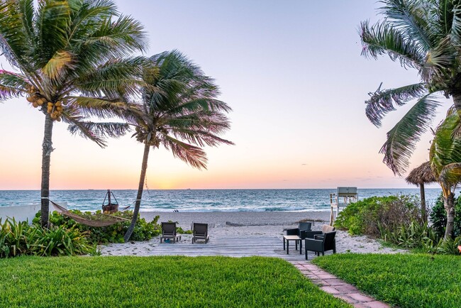 Building Photo - Spectacular 2/2 Beachfront Short Term Rental
