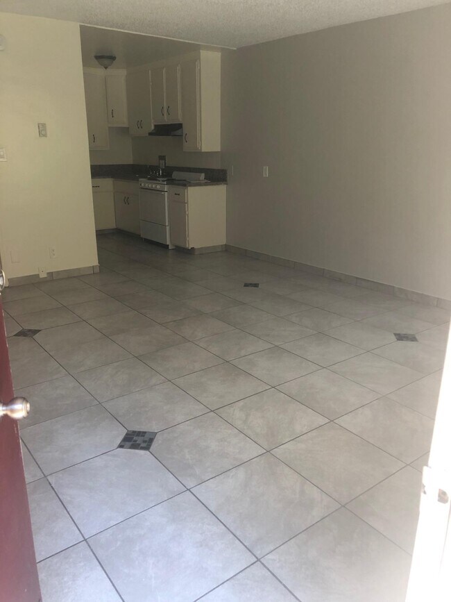 Foto del edificio - 13238 Maclay St