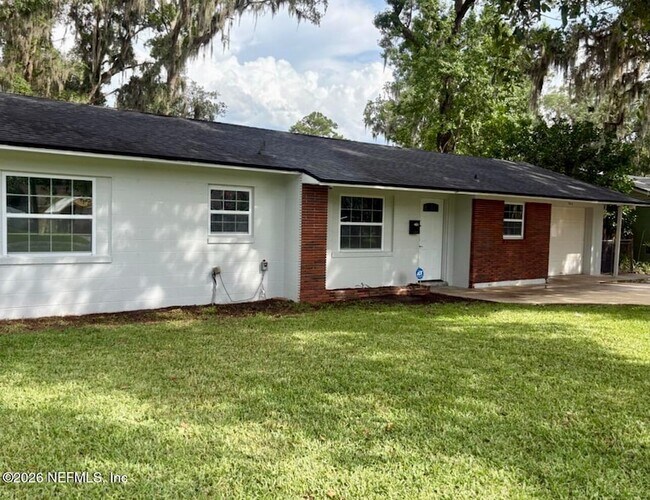 Foto del edificio - 7018 Bonnie Brae Ln