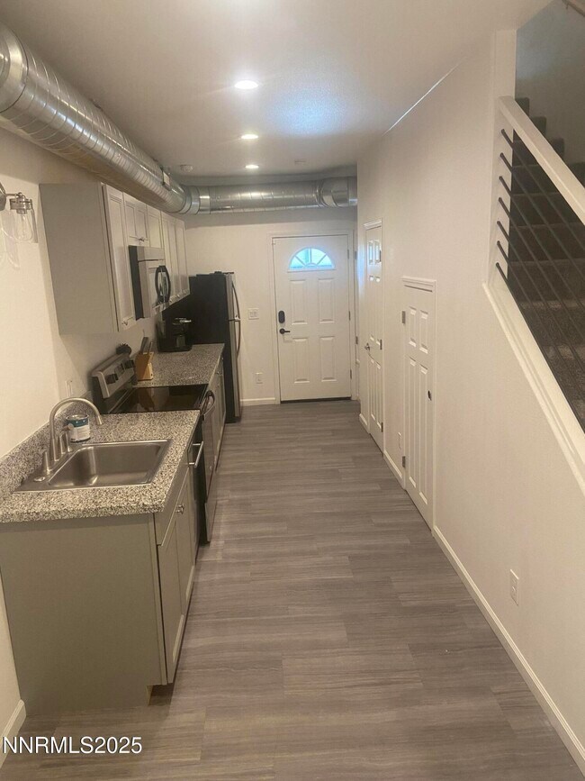 Foto del edificio - 442 E 7th St