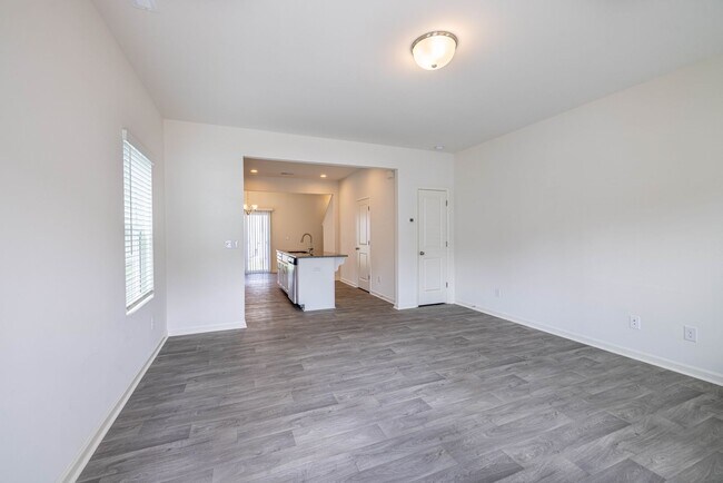 Building Photo - BEAUTIFUL 2 Bedroom Townhome in MIDLAND AVAILABLE MARCH 2026