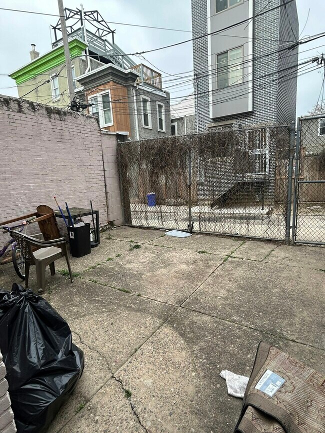 Building Photo - 2538 Amber St