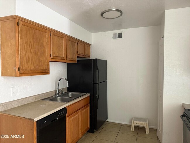 Foto del edificio - 2537 W Georgia Ave