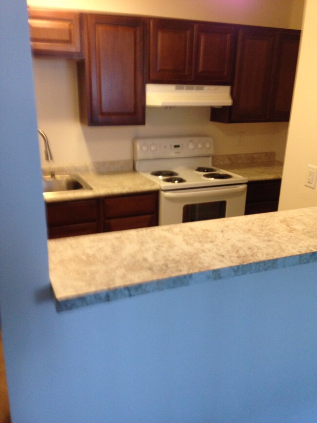 Building Photo - 1609 Valley Rd