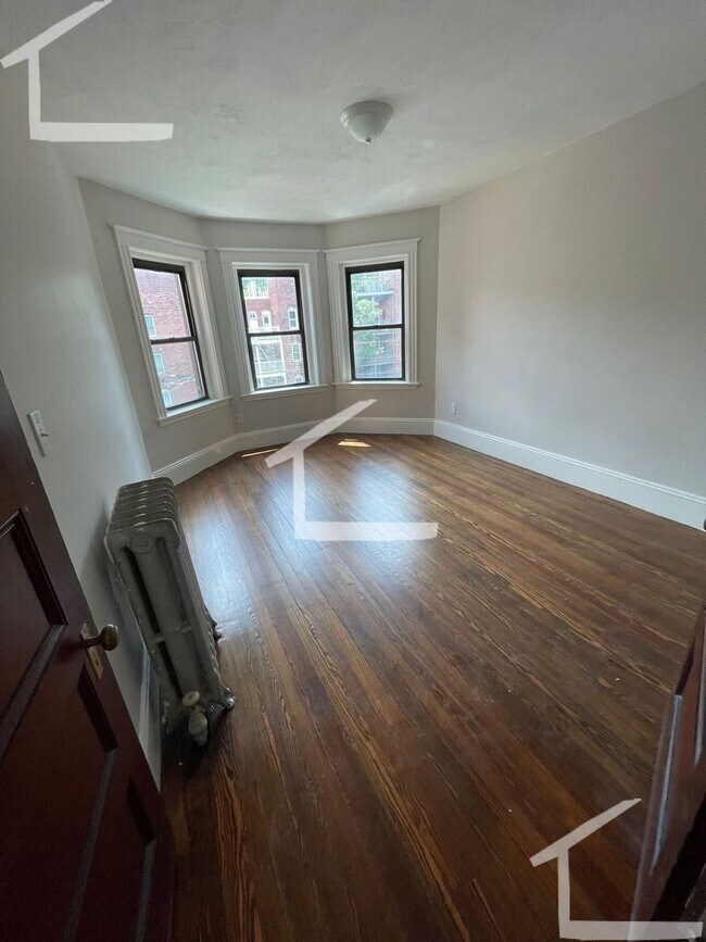Building Photo - Cleveland Circle Area of Brookline, Pets F...