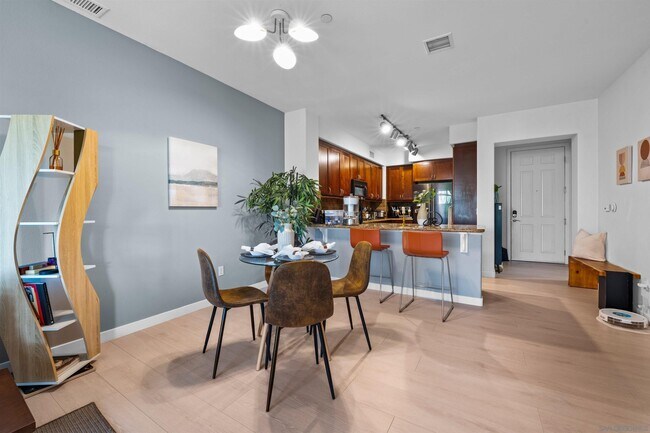 Foto del edificio - 8211 Station Village Ln
