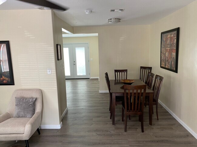 Foto del edificio - 1352 Oliver Ave