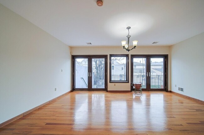 Foto del edificio - 220 Harrison Ave