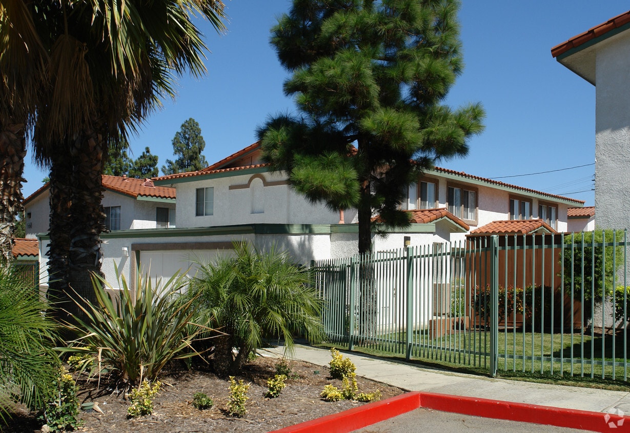 670 W 3rd St, Corona, CA 92882 Apartments in Corona, CA