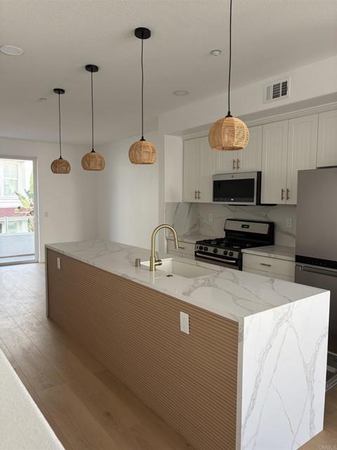 Building Photo - 815 Harbor Cliff Way