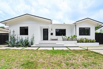 Building Photo - 56 Whitethorn Dr