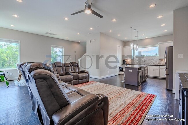 Building Photo - 2510 Tuam St