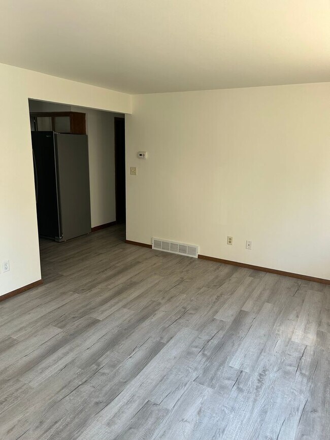 Building Photo - 305-307 Willow