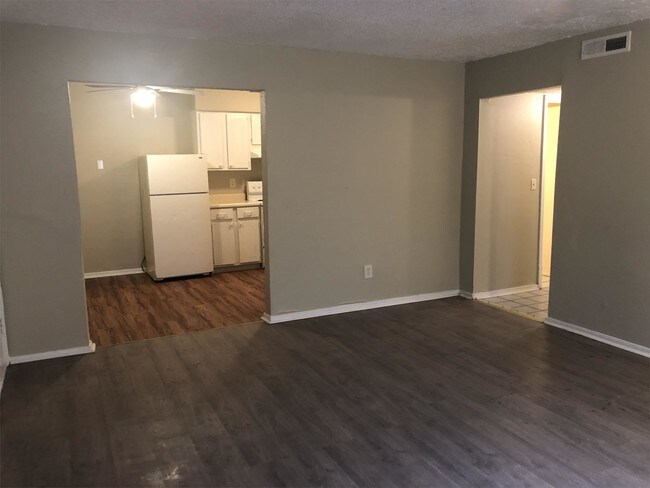 Building Photo - 1120 N Tela Dr