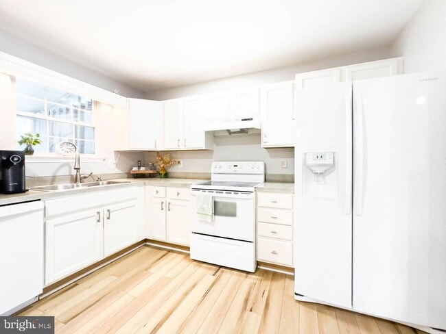 Building Photo - 13 Boulevard Pl