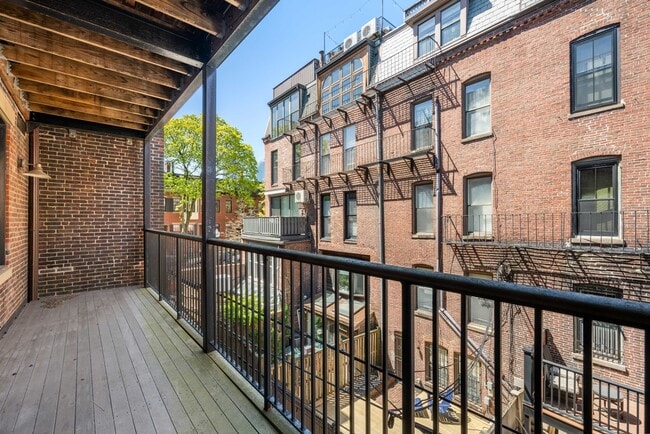 Building Photo - 39 Clarendon St
