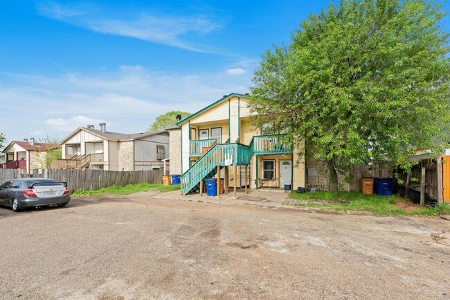 Building Photo - 10100 Brownie Dr